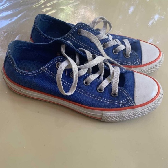 Kids Converse Shoes - Picture 2 of 3